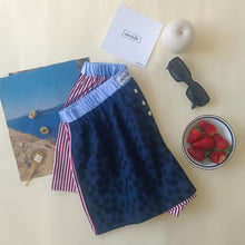 Carica l&#39;immagine nel visualizzatore di Gallery, Boxerina Blu con fiori ricamati e retro righe rosse con tasche

