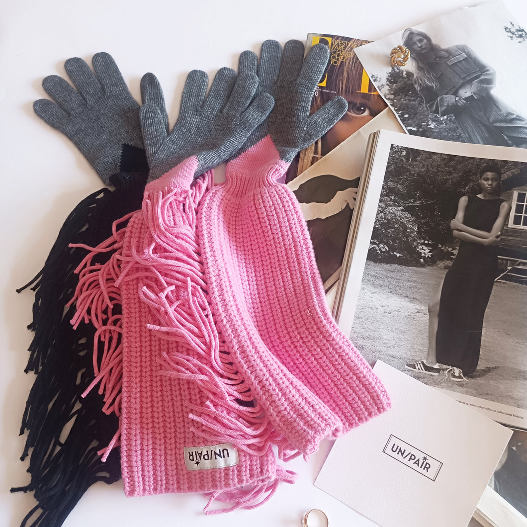 UN/PAIR glove with Pink fringes with black third