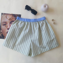 Carica l&#39;immagine nel visualizzatore di Gallery, Boxerina Tulipani retro righe verdi con tasche
