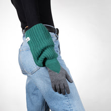 Load image into Gallery viewer, UN/PAIR Two green gloves and a third white glove
