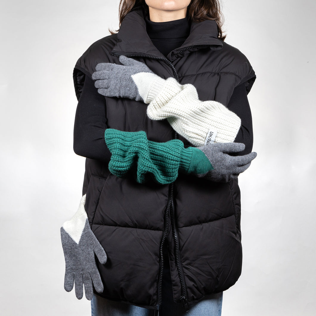 UN/PAIR Two white gloves and a third green glove