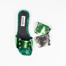 Carica l&#39;immagine nel visualizzatore di Gallery, Sandalo UN/PAIR Verde con terza mascherina argento

