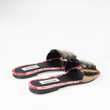 Load image into Gallery viewer, UN/PAIR&#39;s bronze sandal with third silver colored mask
