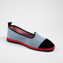 Load image into Gallery viewer, Grey UN/PAIR’s Friulan with a red ribbon
