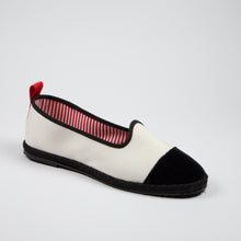 Load image into Gallery viewer, Grey UN/PAIR’s Friulan with a black ribbon
