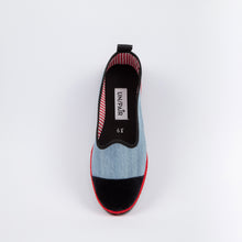 Load image into Gallery viewer, Grey UN/PAIR’s Friulan with a red ribbon
