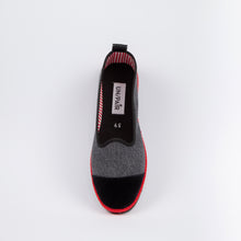 Load image into Gallery viewer, Grey UN/PAIR’s Friulan with a black ribbon
