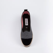 Load image into Gallery viewer, Grey UN/PAIR’s Friulan with a black ribbon

